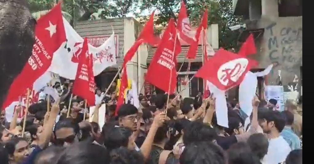 যে ভয় থেকে বামপন্থীদের দুর্গখ্যাত যাদবপুর বিশ্ববিদ্যালয়ে হামলা করেছে বিজেপি!