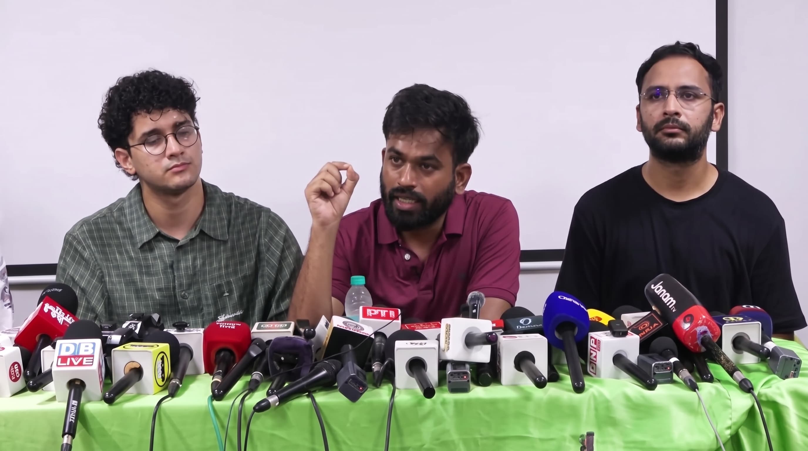 ভারতের মুখ্য নির্বাচন কমিশনারের ইস্তফার দাবিতে উত্তাল নয়াদিল্লি