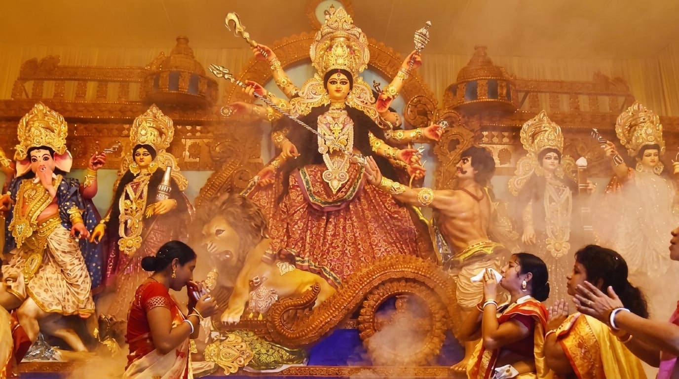 ৪২৬ জনে ১টি মণ্ডপ: দুর্গাপূজার বিশ্বরেকর্ড বাংলাদেশের ঘরে